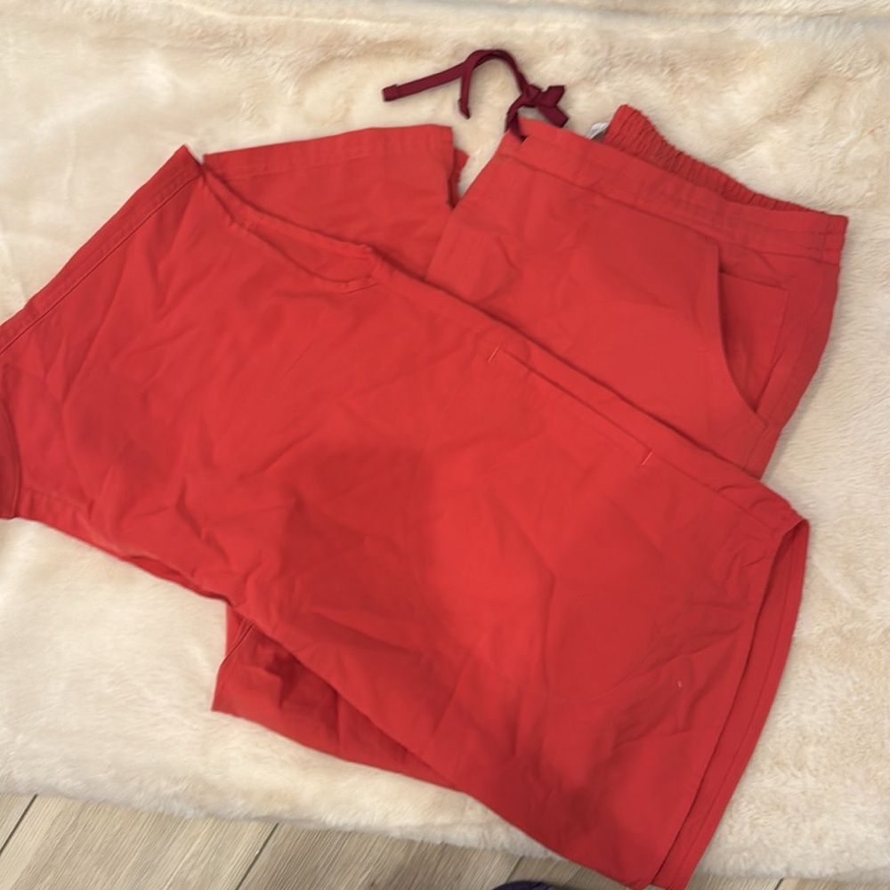 Figs Uniform! Medium Tops and XL Bottoms - Picture 2 of 3